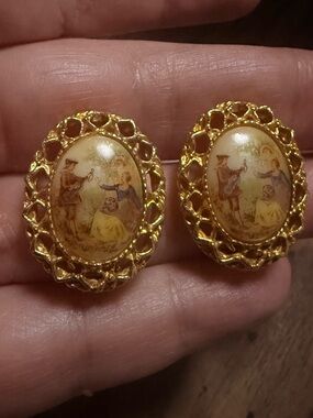 Vintage Fragonard-style porcelain courting couple clip-on earrings